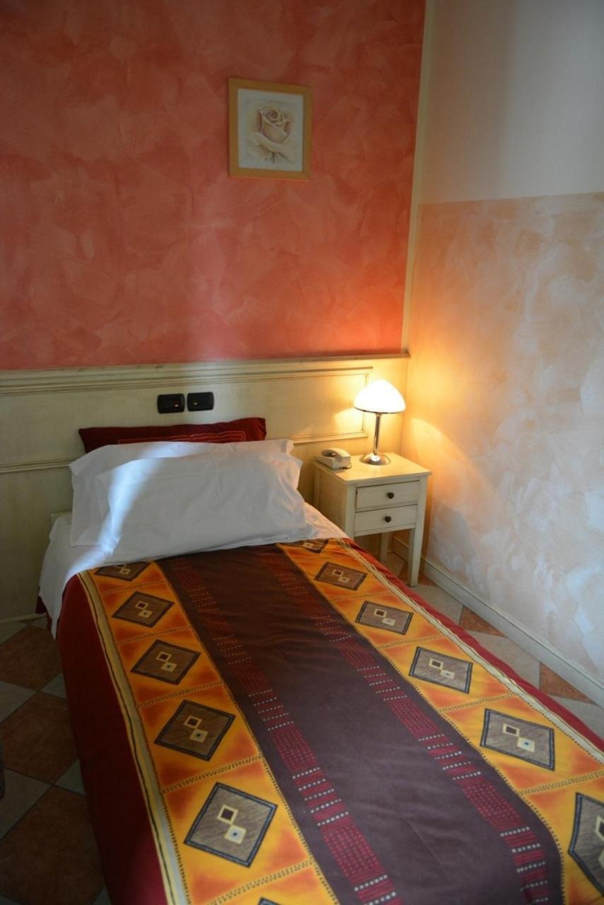 Hotel Due Colonne San Bonifacio Habitación foto